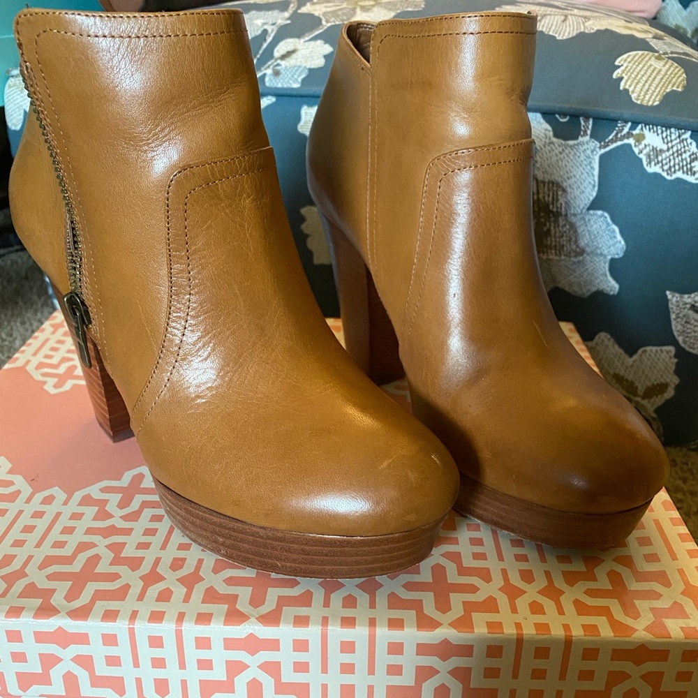 Gianni Bini- Take Too- booties- brown
